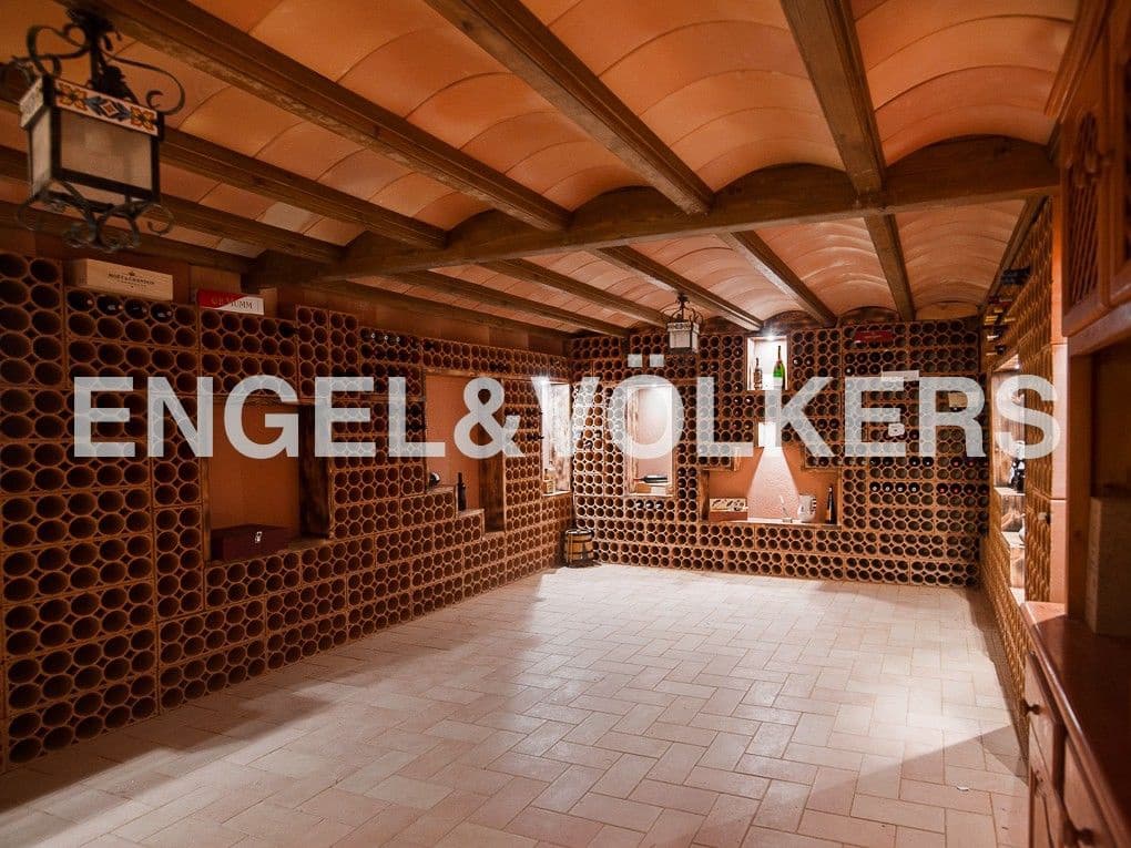 5 bedroom Villa for sale in La Vall d'Uixo with garage - € 950,000 (Ref: 8235044)