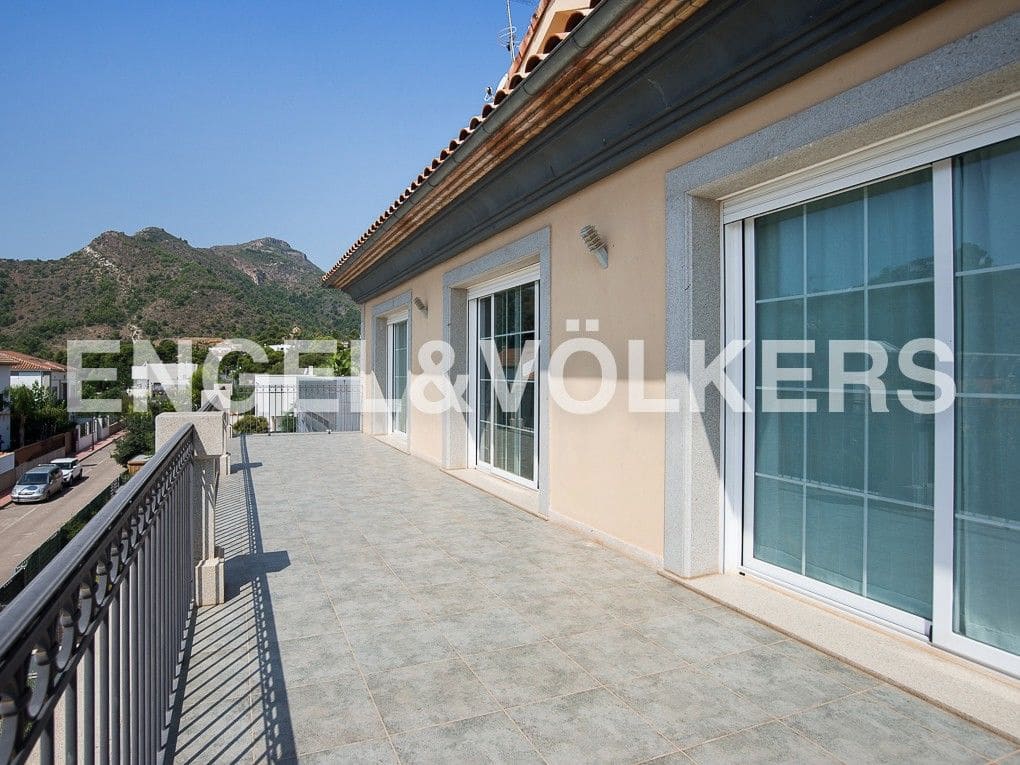 5 bedroom Villa for sale in La Vall d'Uixo with garage - € 950,000 (Ref: 8235044)