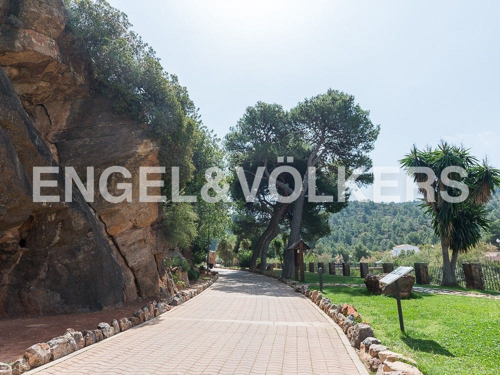 5 bedroom Villa for sale in La Vall d'Uixo with garage - € 950,000 (Ref: 8235044)