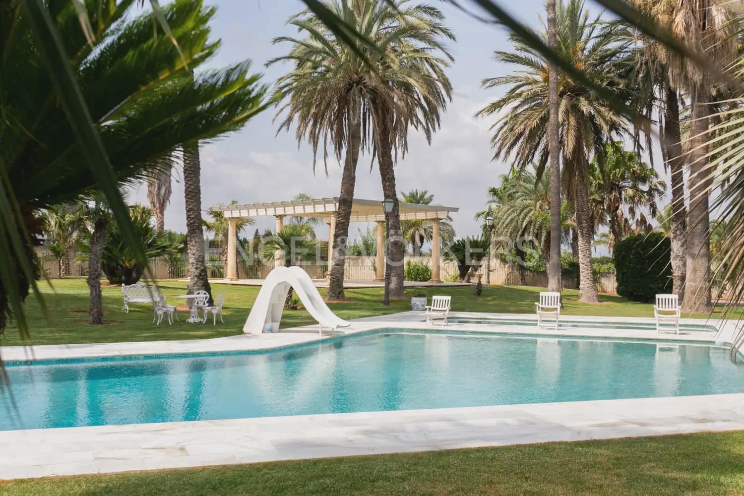 12 bedroom Villa for sale in La Pobla de Vallbona with pool garage - € 1,735,000 (Ref: 8235052)