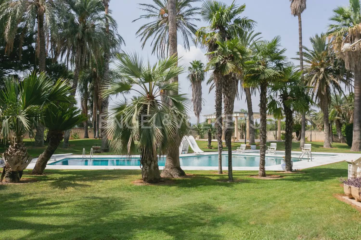 12 bedroom Villa for sale in La Pobla de Vallbona with pool garage - € 1,735,000 (Ref: 8235052)