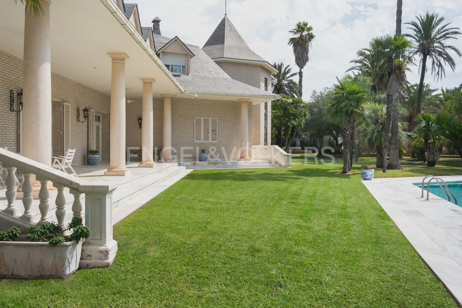 12 bedroom Villa for sale in La Pobla de Vallbona with pool garage - € 1,735,000 (Ref: 8235052)