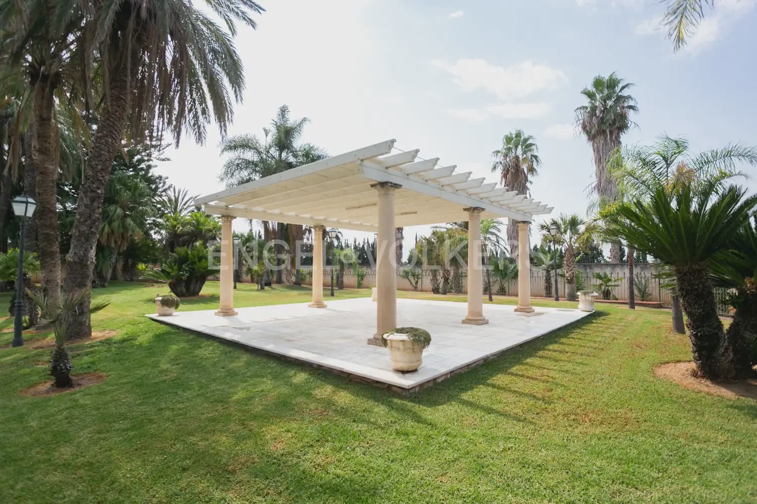 12 bedroom Villa for sale in La Pobla de Vallbona with pool garage - € 1,735,000 (Ref: 8235052)