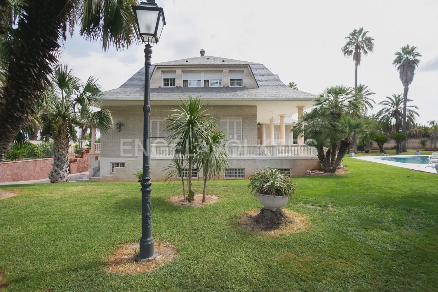 12 bedroom Villa for sale in La Pobla de Vallbona with pool garage - € 1,735,000 (Ref: 8235052)