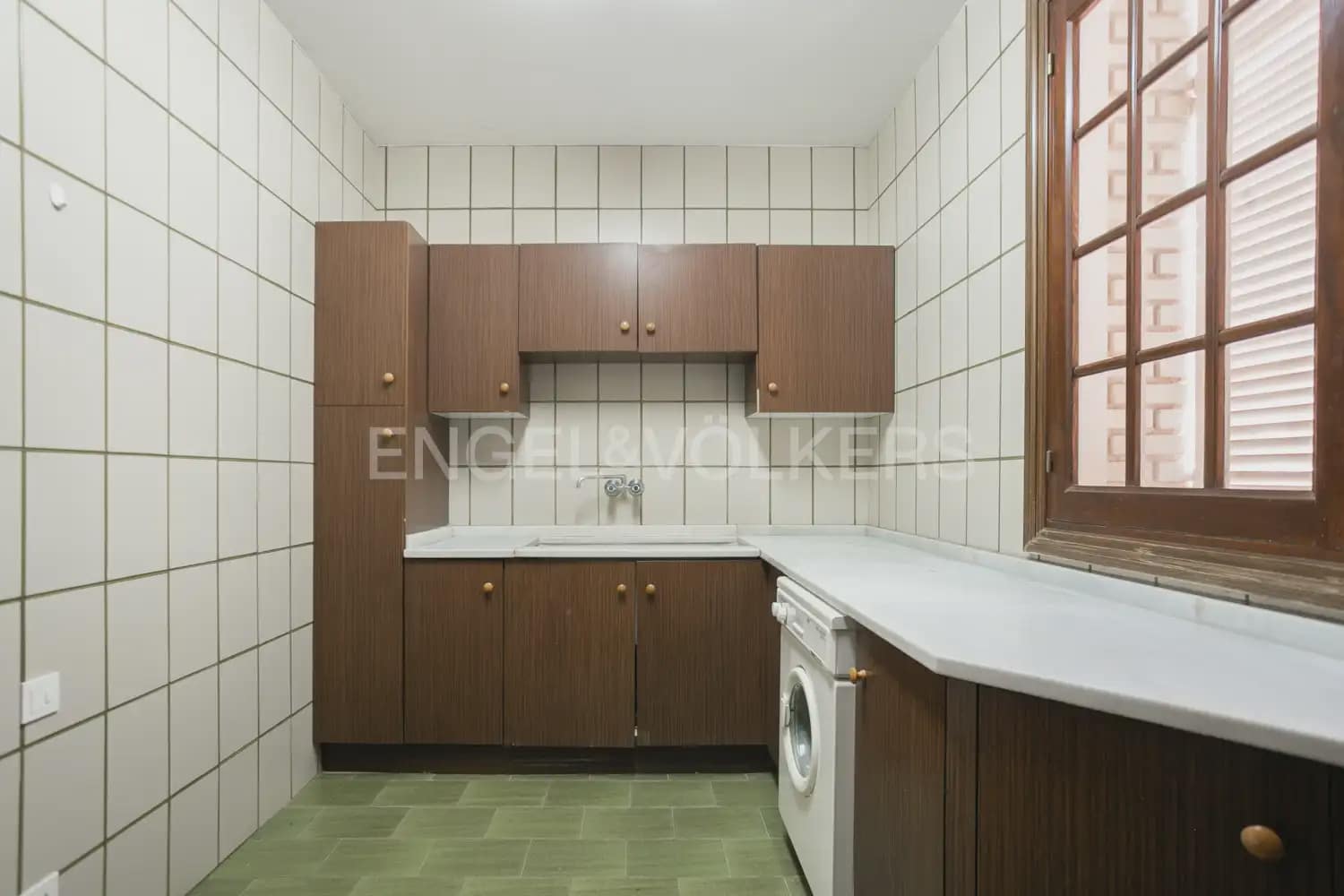 12 bedroom Villa for sale in La Pobla de Vallbona with pool garage - € 1,735,000 (Ref: 8235052)