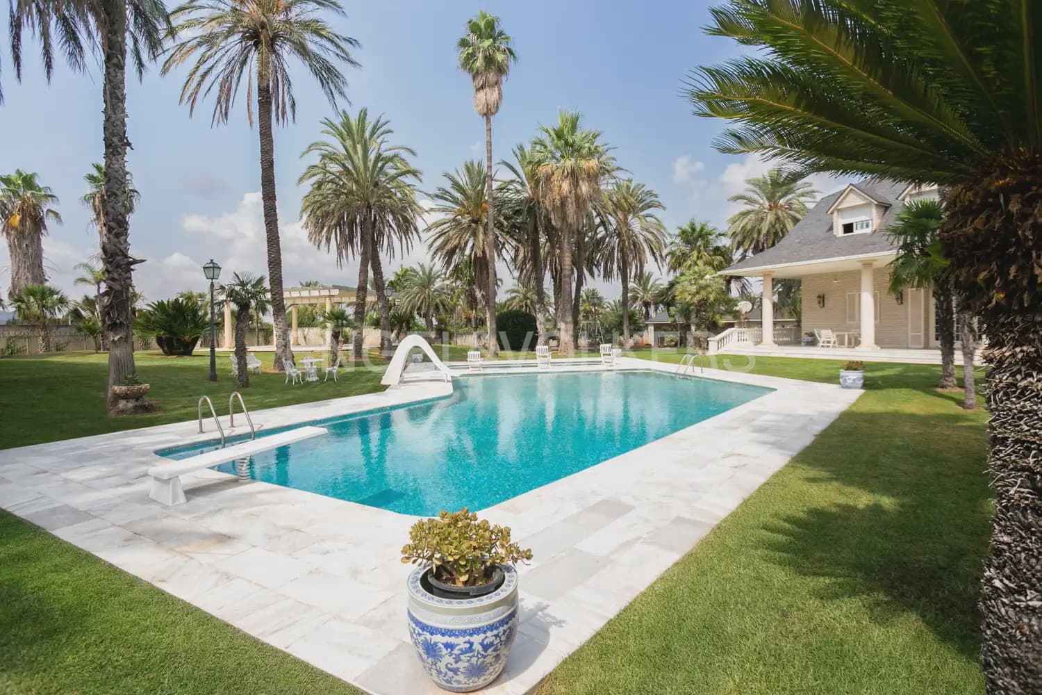 12 bedroom Villa for sale in La Pobla de Vallbona with pool garage - € 1,735,000 (Ref: 8235052)