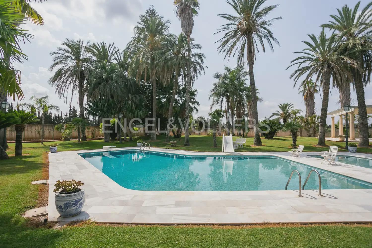 12 bedroom Villa for sale in La Pobla de Vallbona with pool garage - € 1,735,000 (Ref: 8235052)