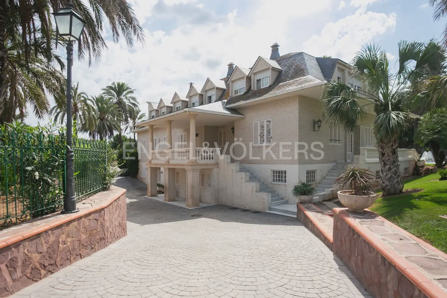 12 bedroom Villa for sale in La Pobla de Vallbona with pool garage - € 1,735,000 (Ref: 8235052)