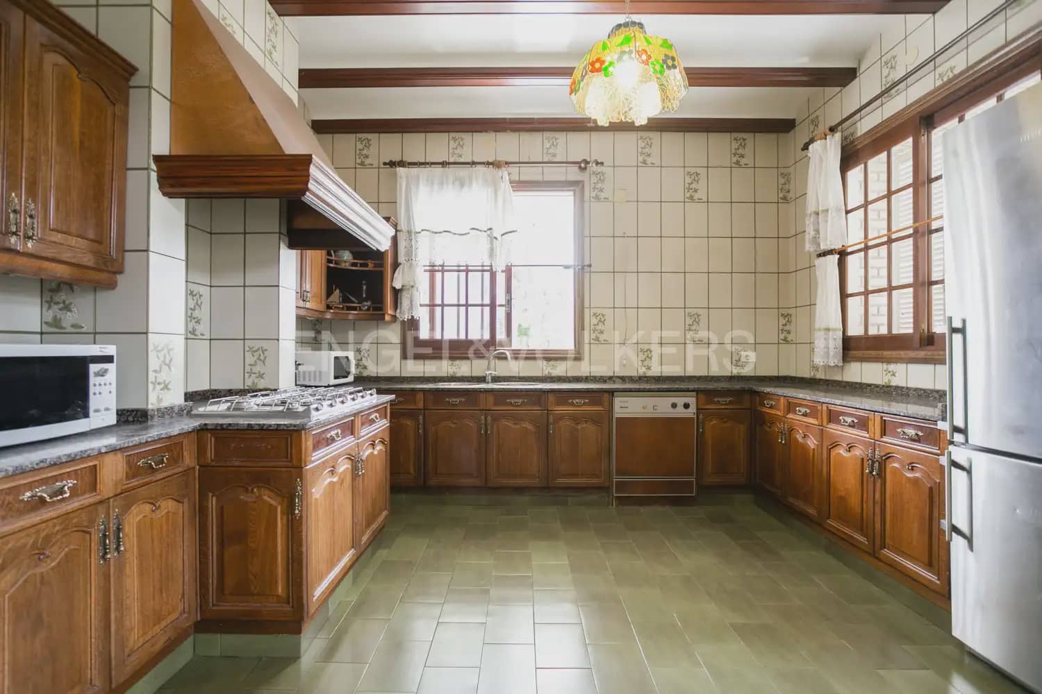 12 bedroom Villa for sale in La Pobla de Vallbona with pool garage - € 1,735,000 (Ref: 8235052)