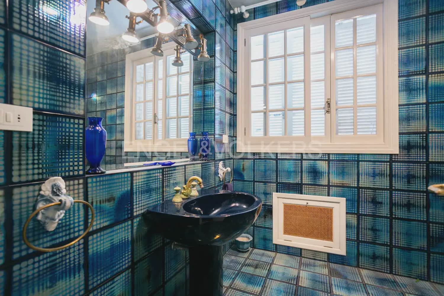 12 bedroom Villa for sale in La Pobla de Vallbona with pool garage - € 1,735,000 (Ref: 8235052)