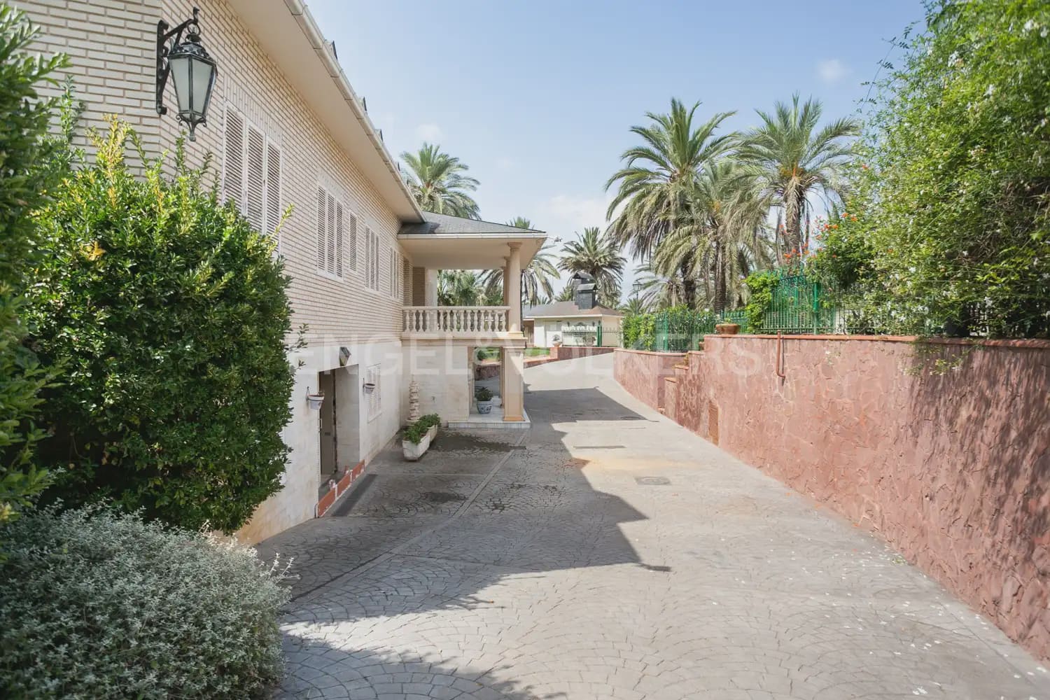 12 bedroom Villa for sale in La Pobla de Vallbona with pool garage - € 1,735,000 (Ref: 8235052)