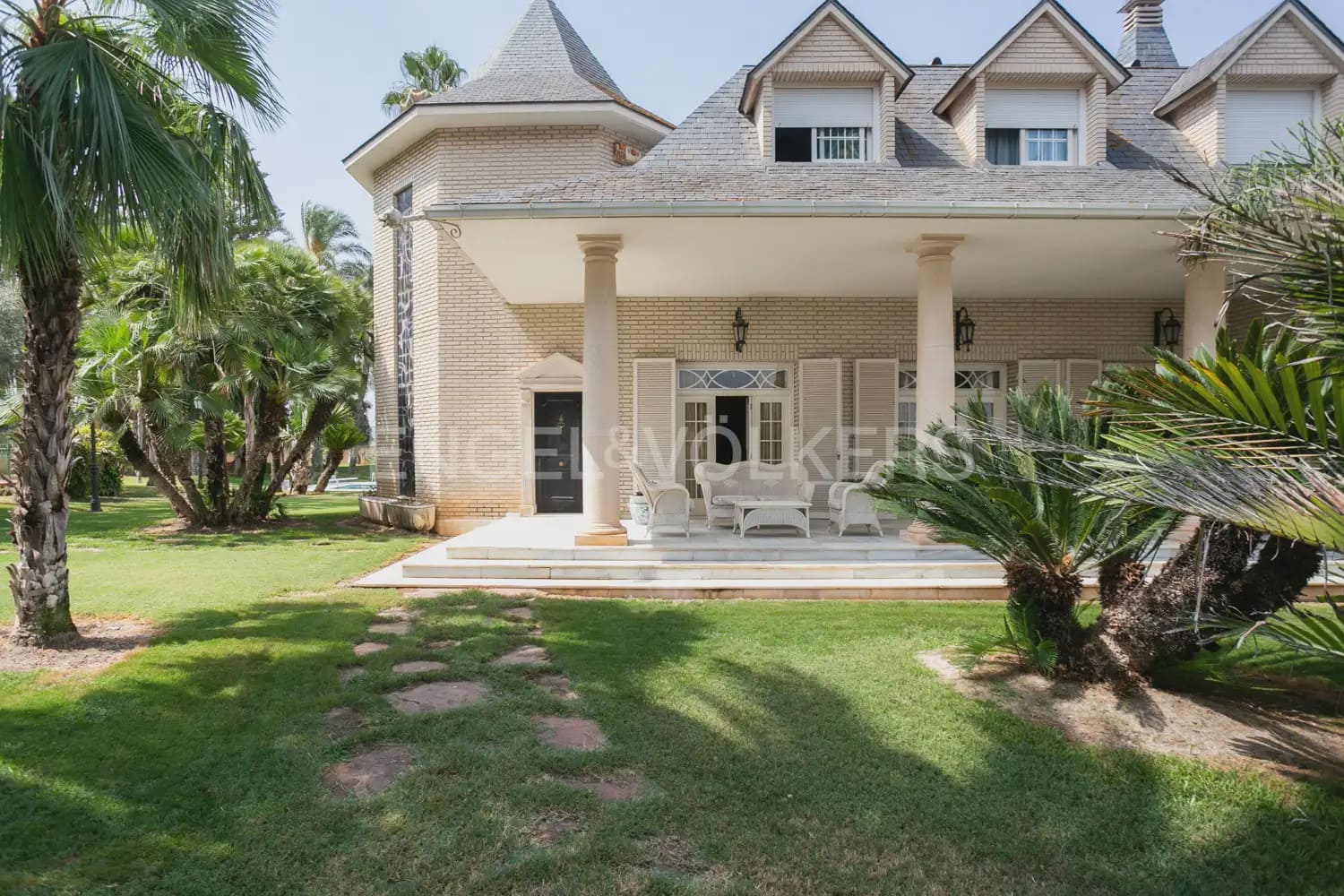 12 bedroom Villa for sale in La Pobla de Vallbona with pool garage - € 1,735,000 (Ref: 8235052)