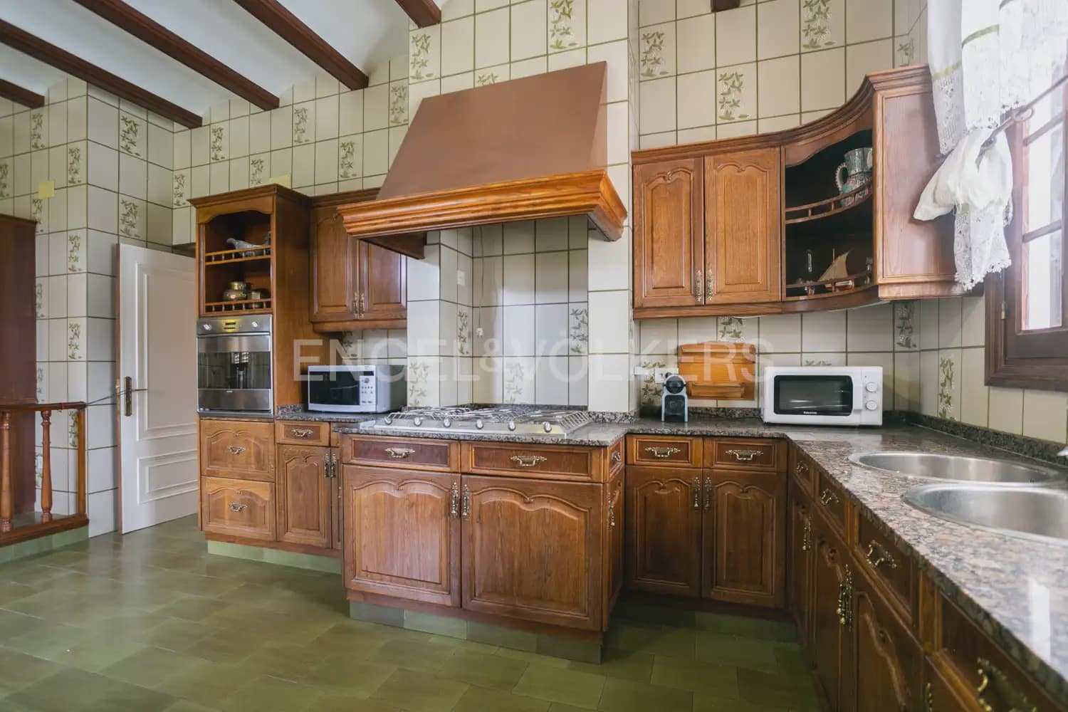 12 bedroom Villa for sale in La Pobla de Vallbona with pool garage - € 1,735,000 (Ref: 8235052)