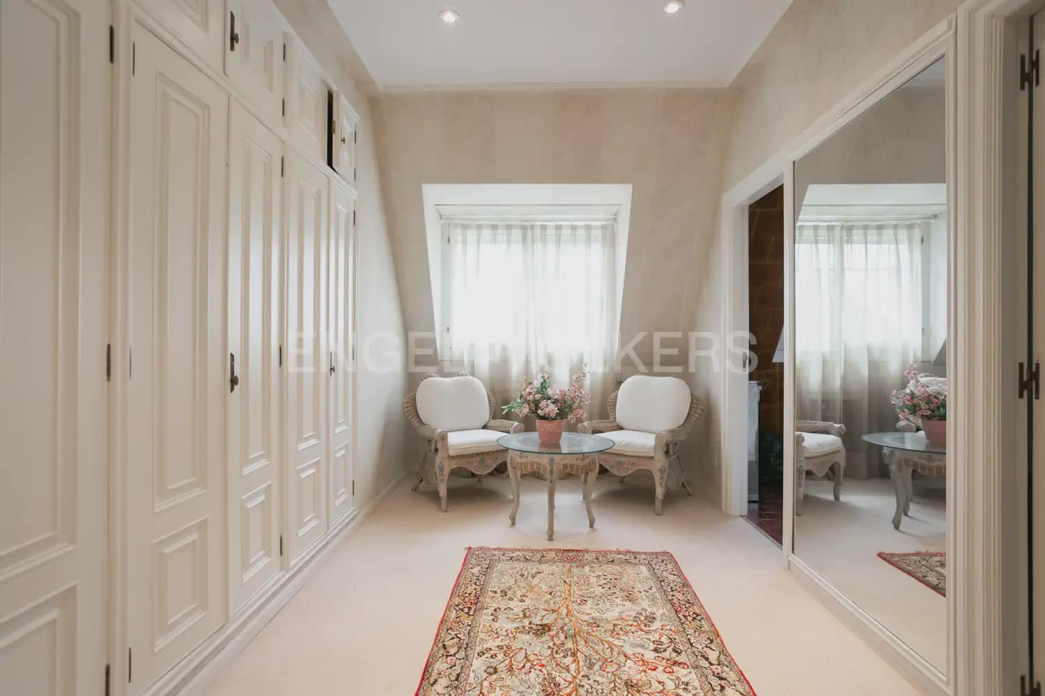 12 bedroom Villa for sale in La Pobla de Vallbona with pool garage - € 1,735,000 (Ref: 8235052)