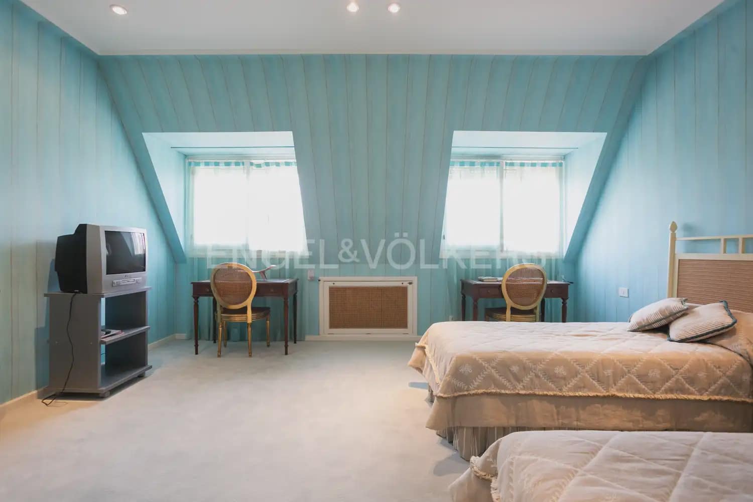 12 bedroom Villa for sale in La Pobla de Vallbona with pool garage - € 1,735,000 (Ref: 8235052)