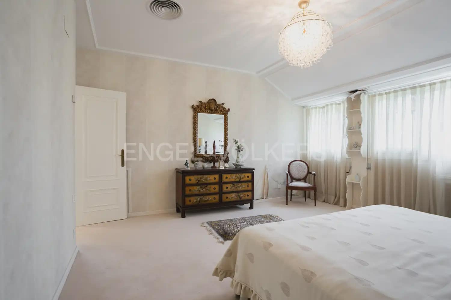 12 bedroom Villa for sale in La Pobla de Vallbona with pool garage - € 1,735,000 (Ref: 8235052)
