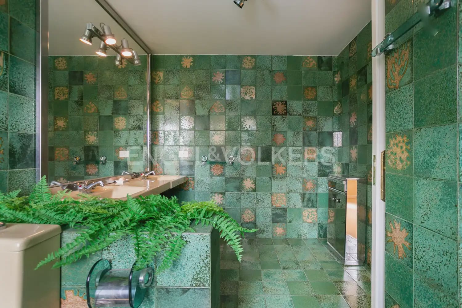 12 bedroom Villa for sale in La Pobla de Vallbona with pool garage - € 1,735,000 (Ref: 8235052)