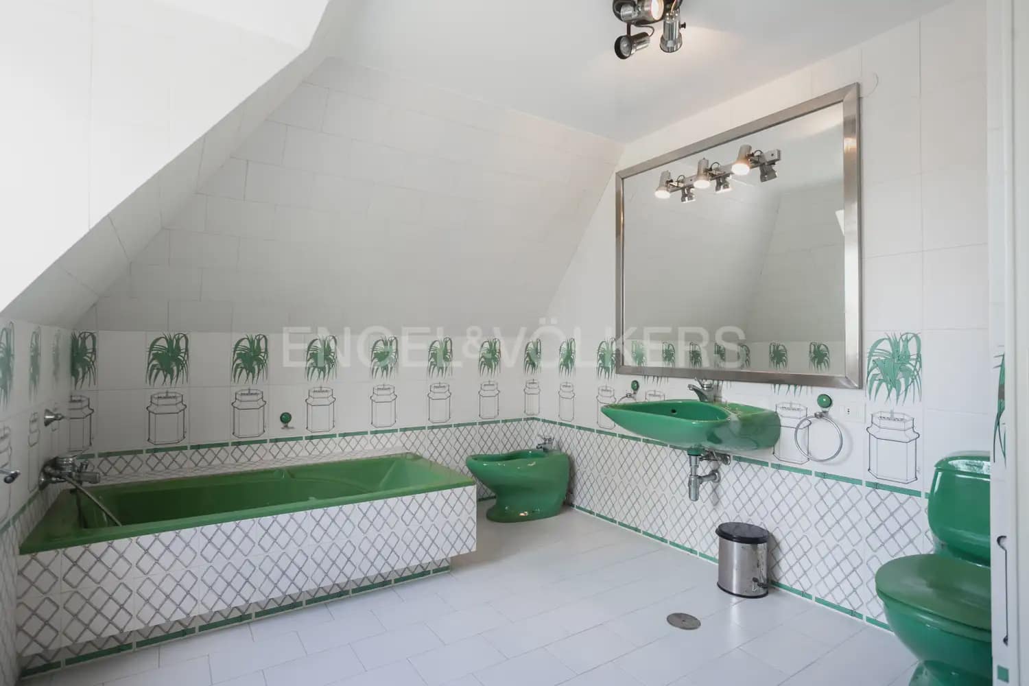 12 bedroom Villa for sale in La Pobla de Vallbona with pool garage - € 1,735,000 (Ref: 8235052)