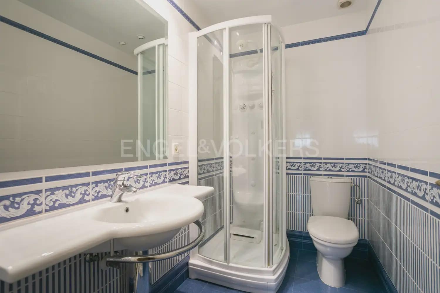 12 bedroom Villa for sale in La Pobla de Vallbona with pool garage - € 1,735,000 (Ref: 8235052)