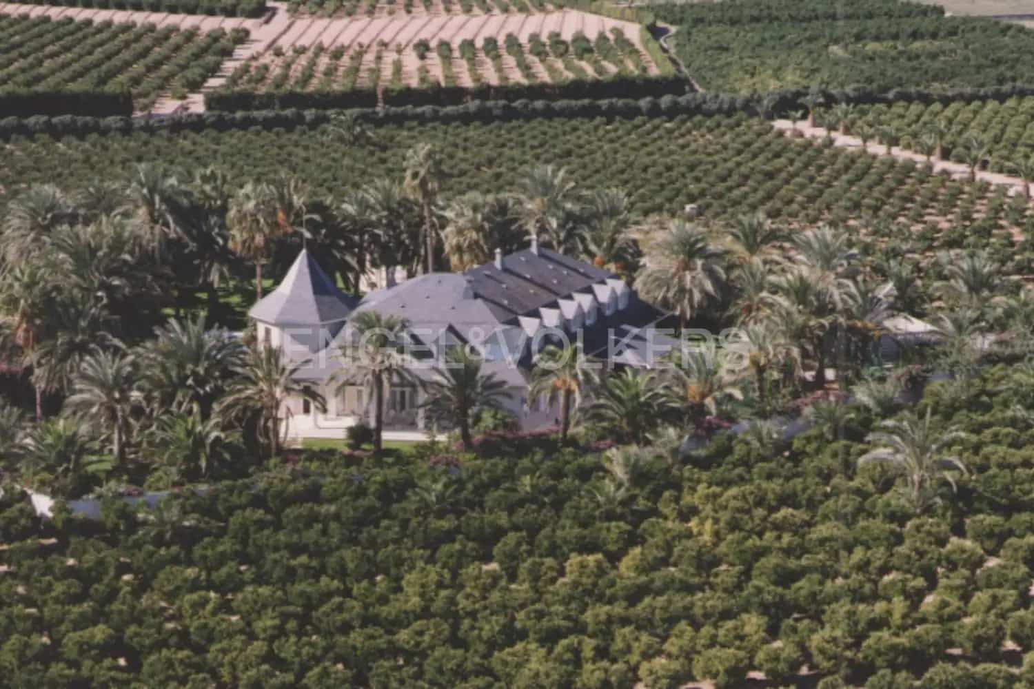 12 bedroom Villa for sale in La Pobla de Vallbona with pool garage - € 1,735,000 (Ref: 8235052)