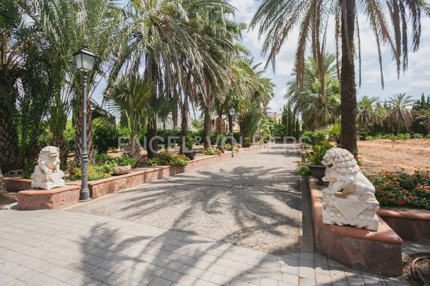 12 bedroom Villa for sale in La Pobla de Vallbona with pool garage - € 1,735,000 (Ref: 8235052)