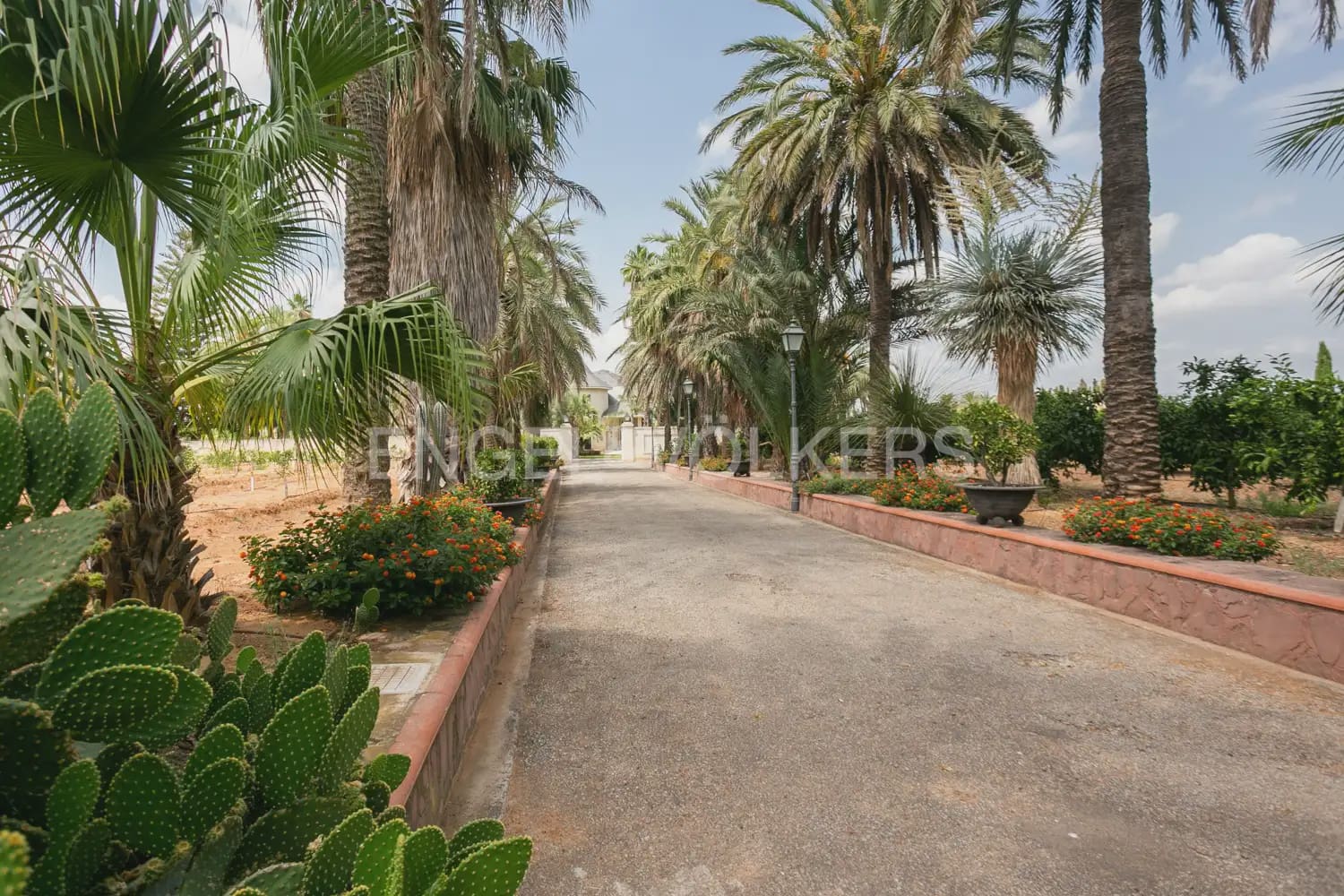 12 bedroom Villa for sale in La Pobla de Vallbona with pool garage - € 1,735,000 (Ref: 8235052)