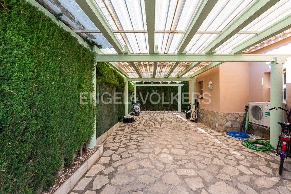 2 bedroom Villa for sale in Oliva with pool garage - € 390,000 (Ref: 8235069)