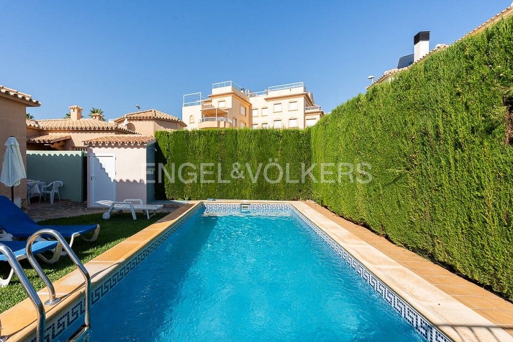 2 bedroom Villa for sale in Oliva with pool garage - € 390,000 (Ref: 8235069)
