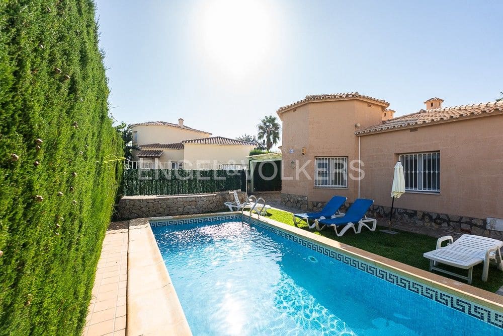 2 bedroom Villa for sale in Oliva with pool garage - € 390,000 (Ref: 8235069)
