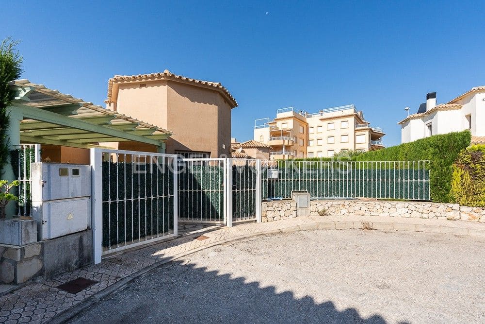 2 bedroom Villa for sale in Oliva with pool garage - € 390,000 (Ref: 8235069)