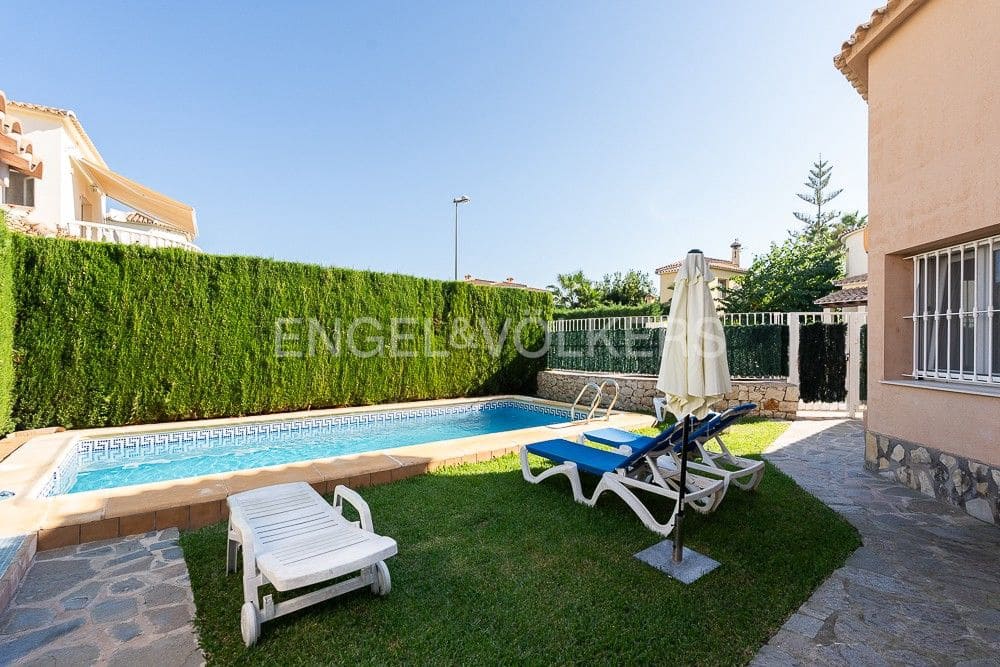 2 bedroom Villa for sale in Oliva with pool garage - € 390,000 (Ref: 8235069)