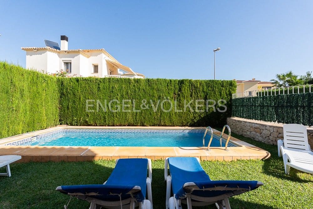 2 bedroom Villa for sale in Oliva with pool garage - € 390,000 (Ref: 8235069)