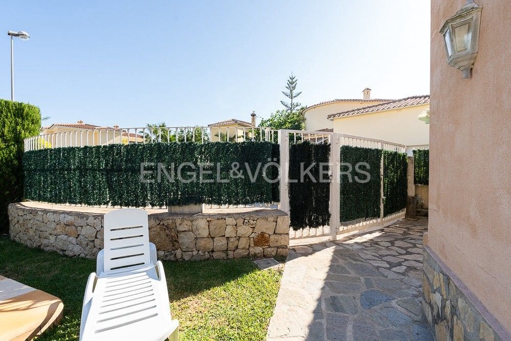2 bedroom Villa for sale in Oliva with pool garage - € 390,000 (Ref: 8235069)