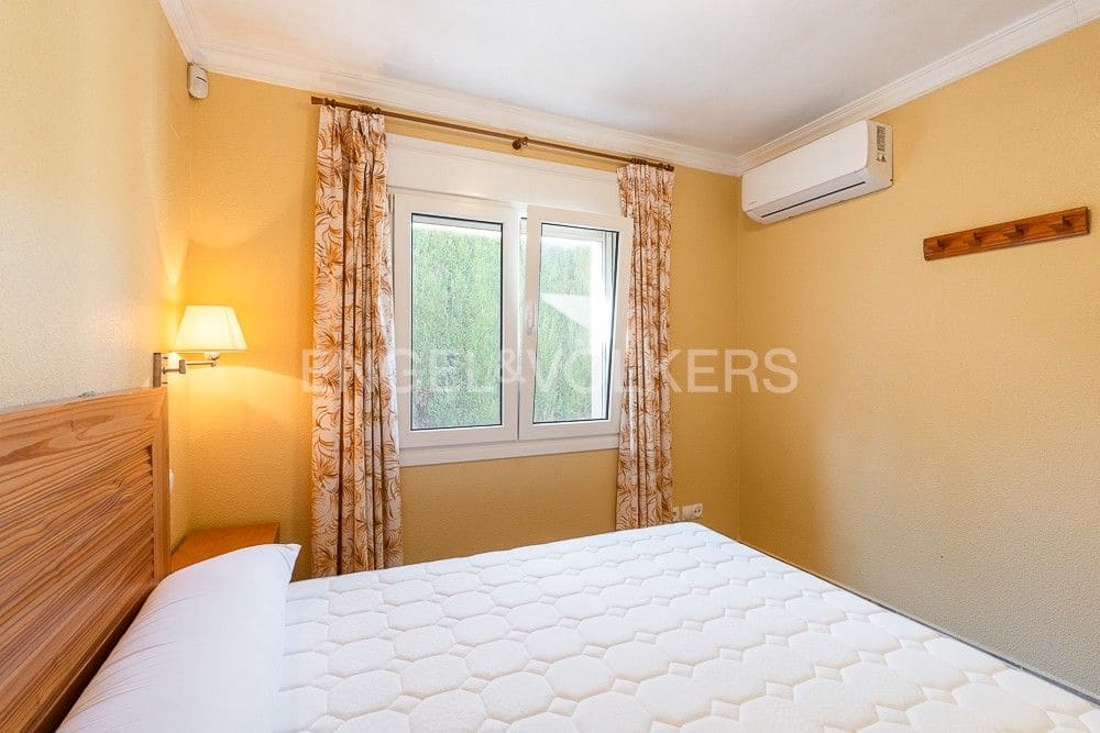 2 bedroom Villa for sale in Oliva with pool garage - € 390,000 (Ref: 8235069)