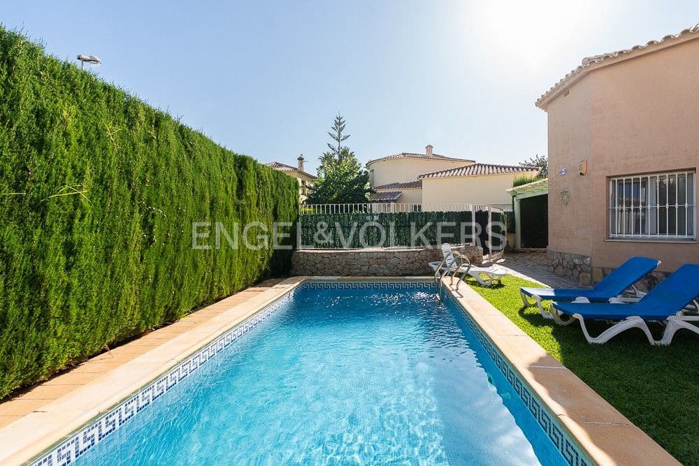 2 bedroom Villa for sale in Oliva with pool garage - € 390,000 (Ref: 8235069)
