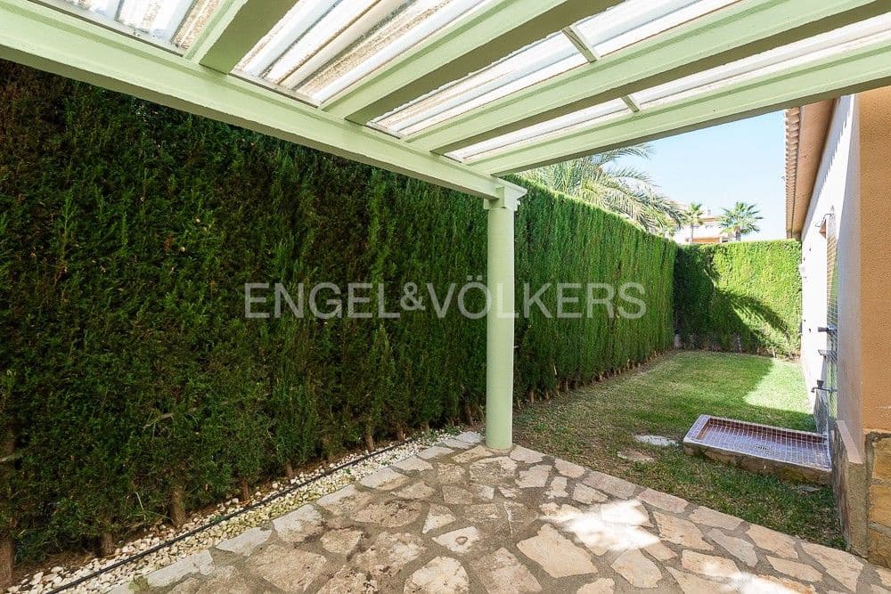 2 bedroom Villa for sale in Oliva with pool garage - € 390,000 (Ref: 8235069)