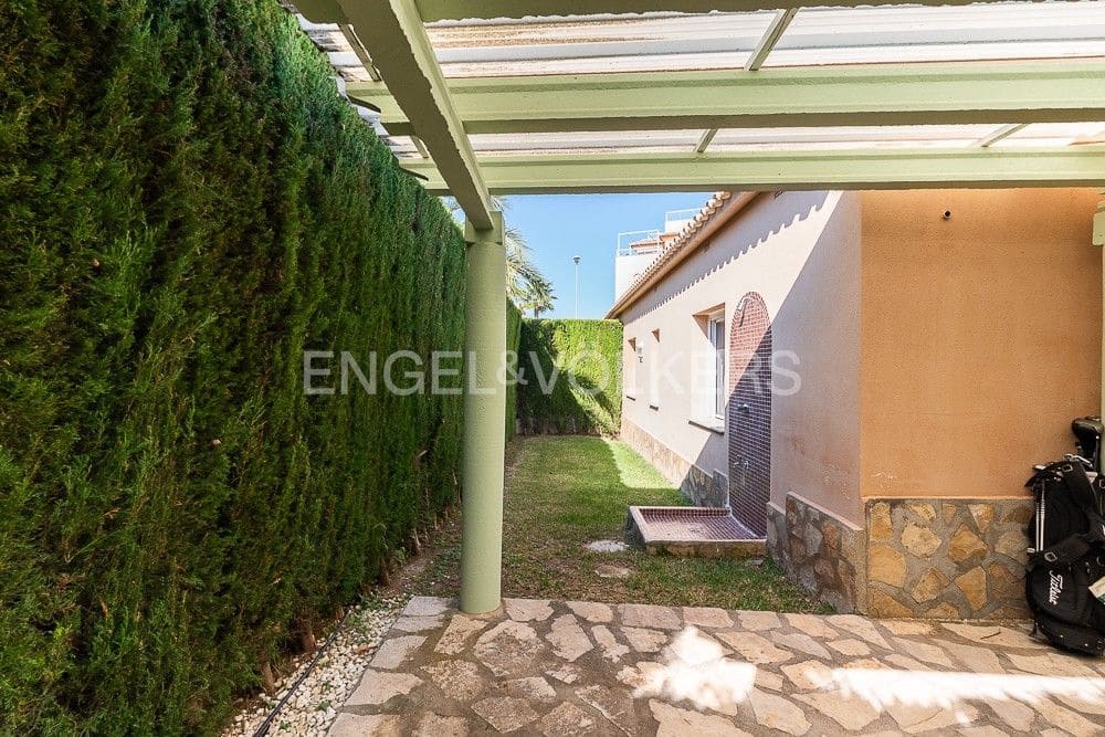 2 bedroom Villa for sale in Oliva with pool garage - € 390,000 (Ref: 8235069)