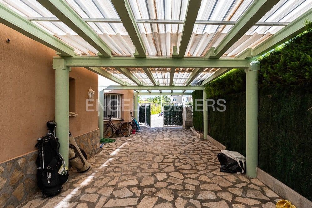 2 bedroom Villa for sale in Oliva with pool garage - € 390,000 (Ref: 8235069)