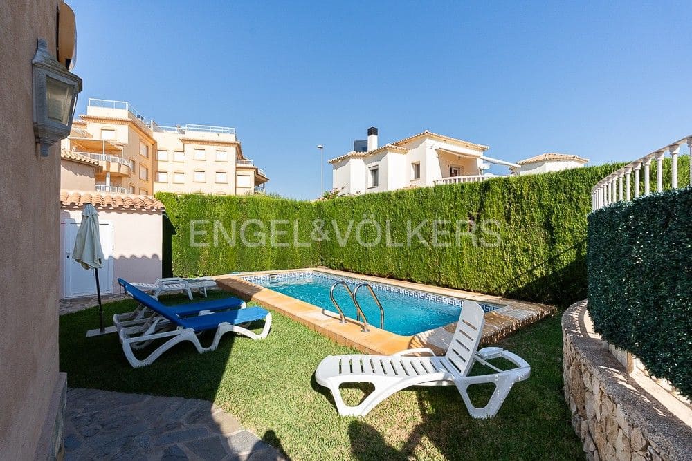 2 bedroom Villa for sale in Oliva with pool garage - € 390,000 (Ref: 8235069)