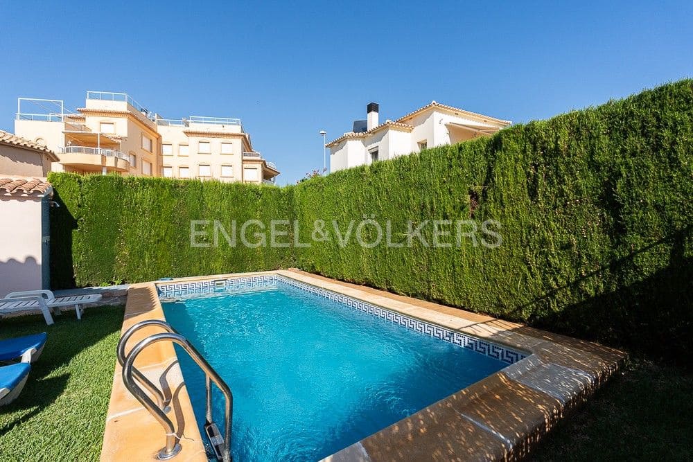 2 bedroom Villa for sale in Oliva with pool garage - € 390,000 (Ref: 8235069)
