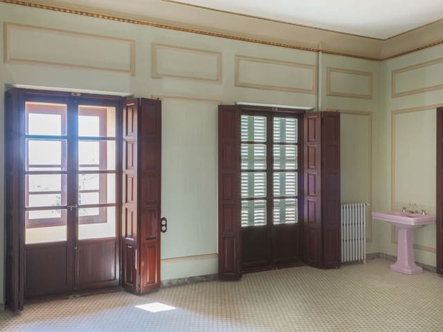 13 bedroom Villa for sale in Requena with pool garage - € 1,788,000 (Ref: 8235101)
