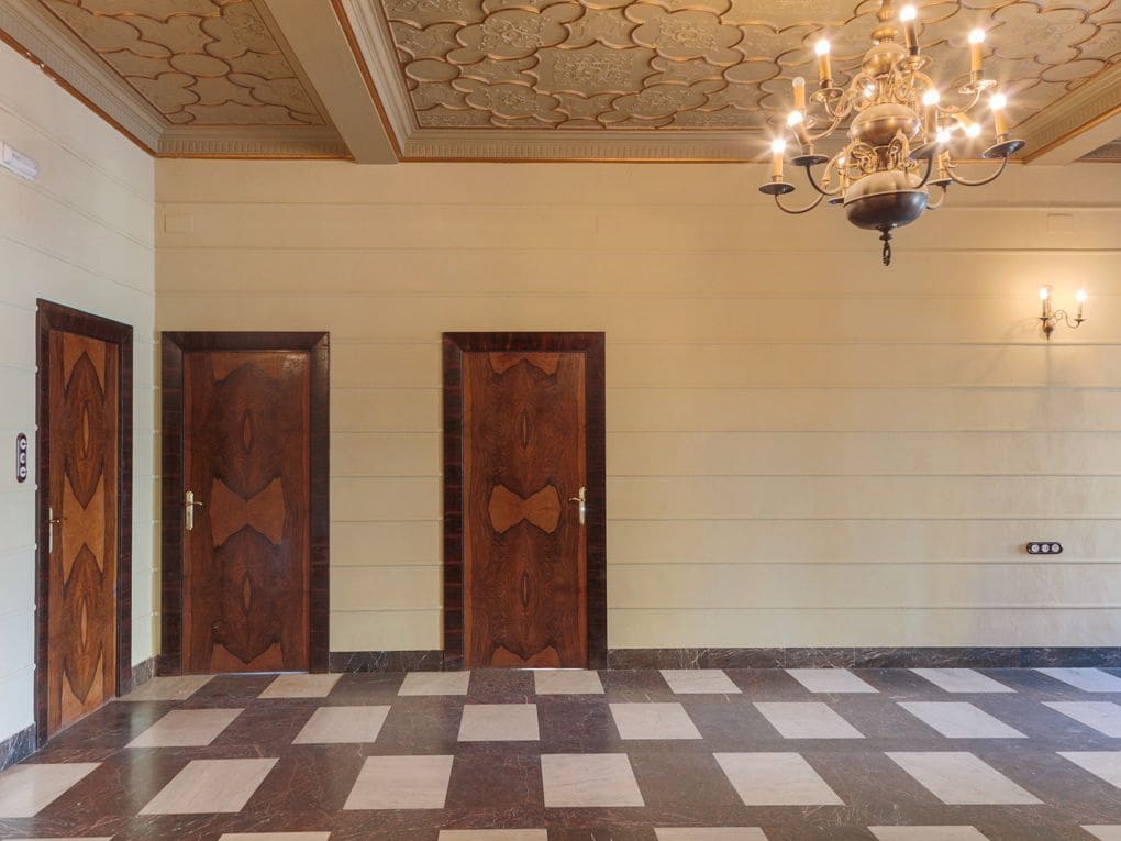 13 bedroom Villa for sale in Requena with pool garage - € 1,788,000 (Ref: 8235101)