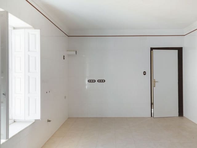 13 bedroom Villa for sale in Requena with pool garage - € 1,788,000 (Ref: 8235101)
