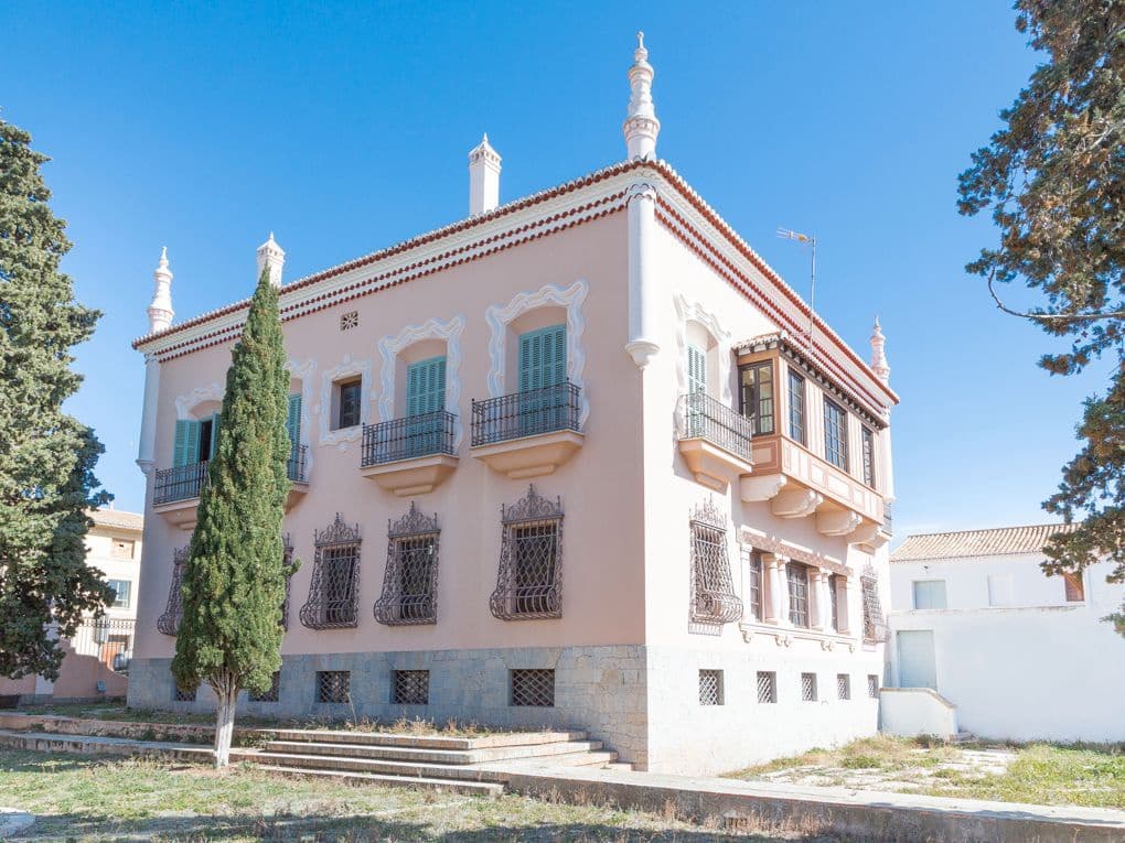 13 bedroom Villa for sale in Requena with pool garage - € 1,788,000 (Ref: 8235101)