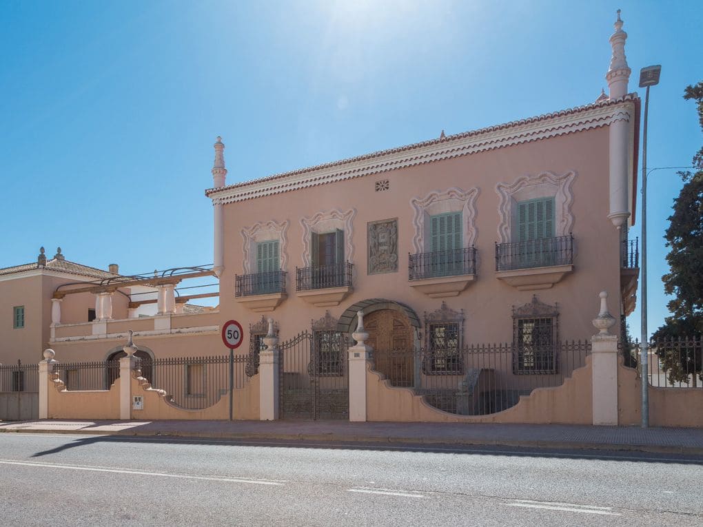 13 bedroom Villa for sale in Requena with pool garage - € 1,788,000 (Ref: 8235101)