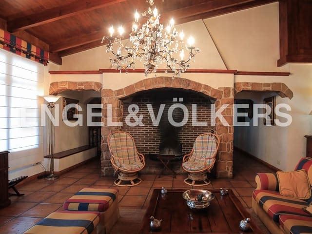 10 bedroom Finca/Country House for sale in Ayora with pool - € 3,900,000 (Ref: 8235132)