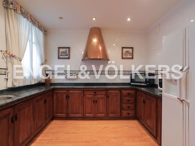 10 bedroom Finca/Country House for sale in Ayora with pool - € 3,900,000 (Ref: 8235132)