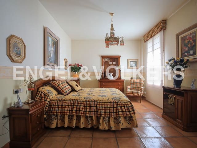 10 bedroom Finca/Country House for sale in Ayora with pool - € 3,900,000 (Ref: 8235132)