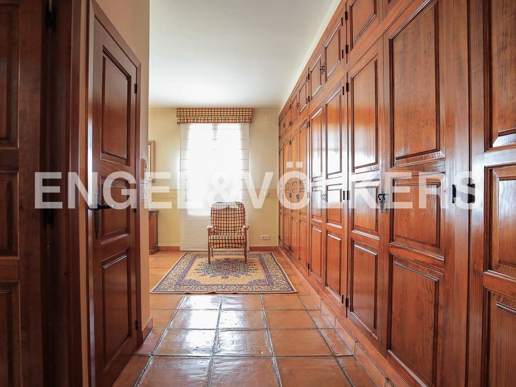 10 bedroom Finca/Country House for sale in Ayora with pool - € 3,900,000 (Ref: 8235132)