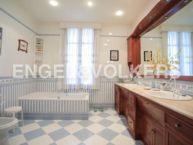 10 bedroom Finca/Country House for sale in Ayora with pool - € 3,900,000 (Ref: 8235132)